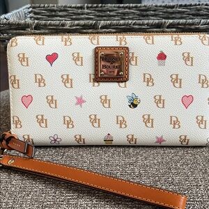Dooney & Bourke Cream and Tan Patterned Wristlet
